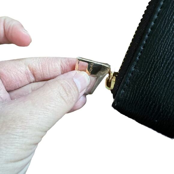 Bebe Textured Faux Leather Wallet Gold Zipper NWOT Missing Crossbody Strap OS - Picture 5 of 8